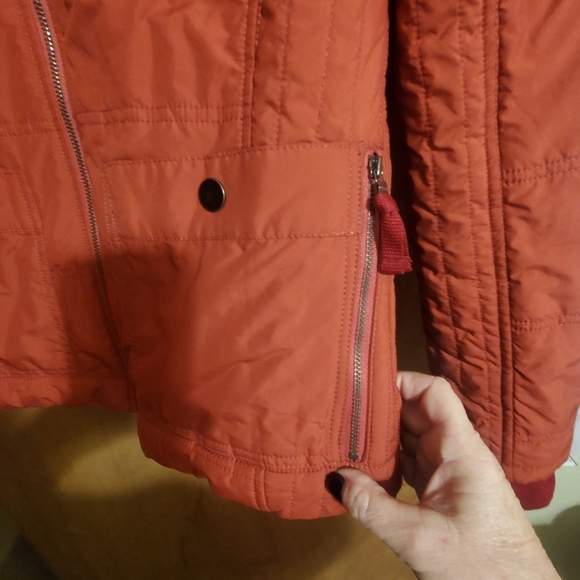 TITLE NINE JACKET. QUILTED PUFFER SMALL. FLORAL LINING. RED CLAY ZIP - Picture 2 of 12
